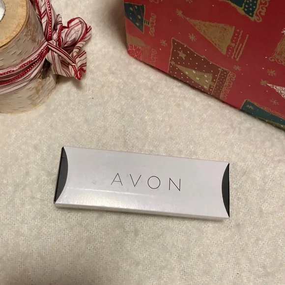 Avon Watch - Picture 2 of 3